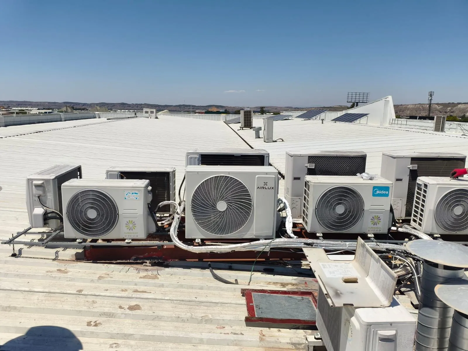 Instalación profesional de climatización para negocio